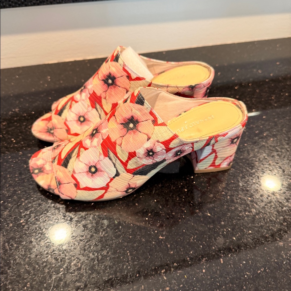 Donald Pliner Sz 6.5 Red Floral Slide